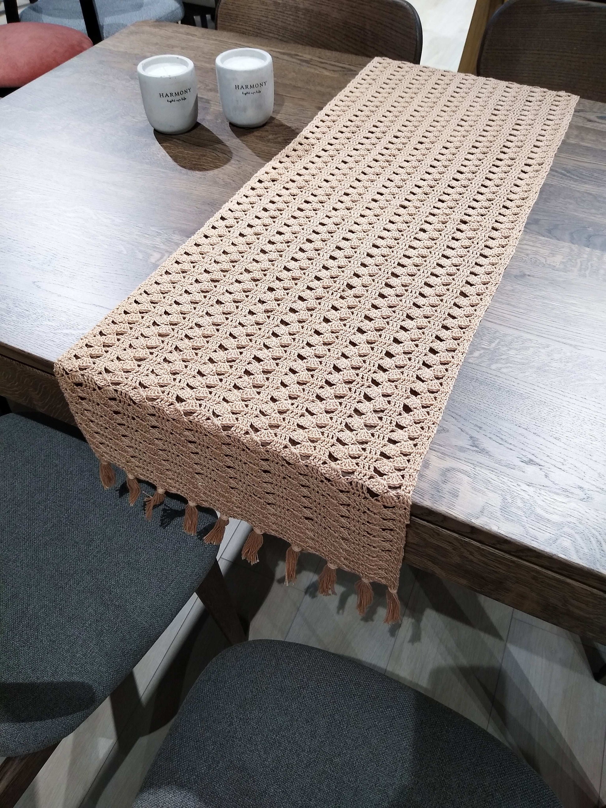 ┬─┬ N°17 Crochet Runner