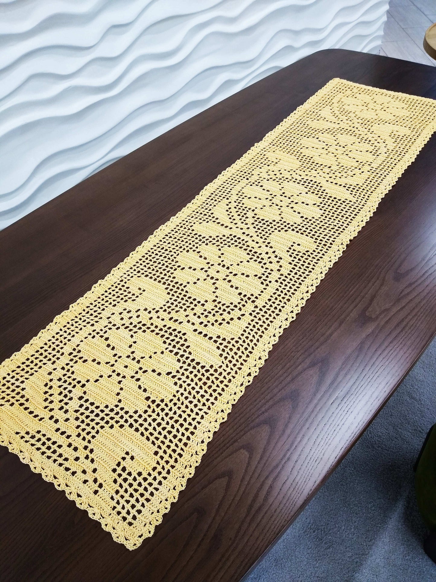 ┬─┬ N°116 Crochet Runner