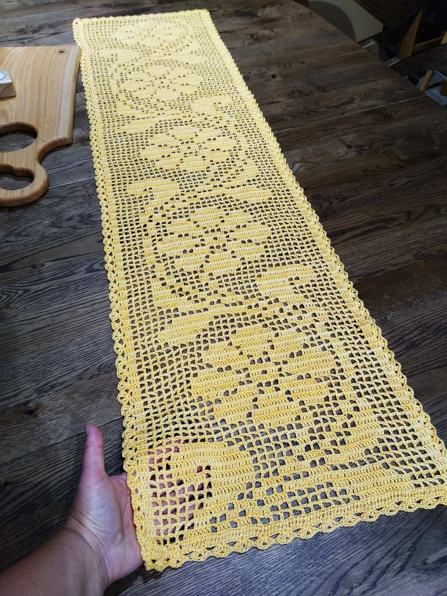 ┬─┬ N°116 Crochet Runner