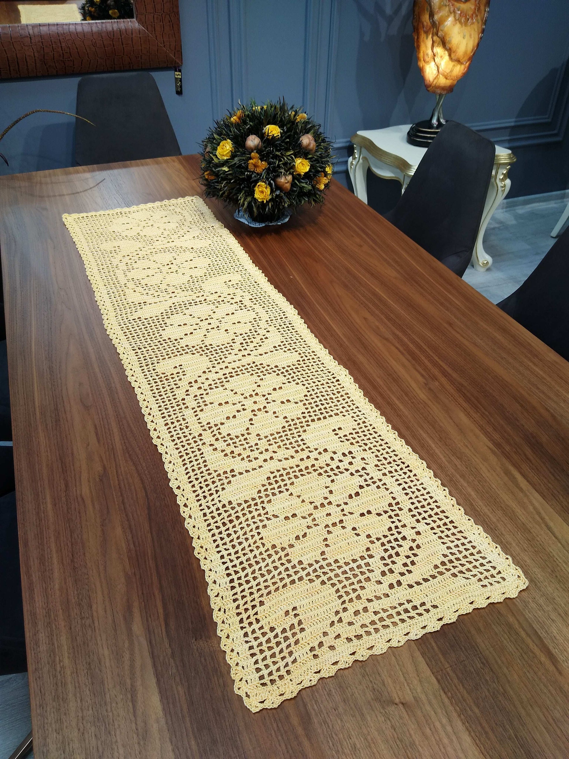 ┬─┬ N°116 Crochet Runner