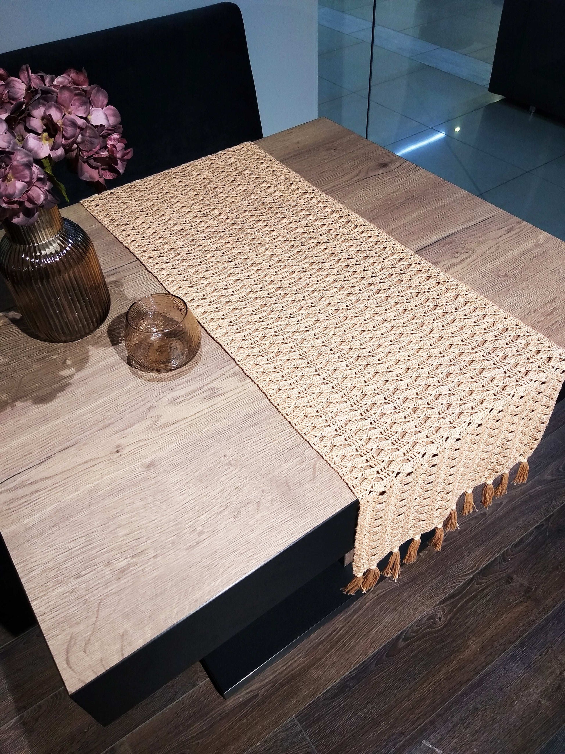 ┬─┬ N°17 Crochet Runner