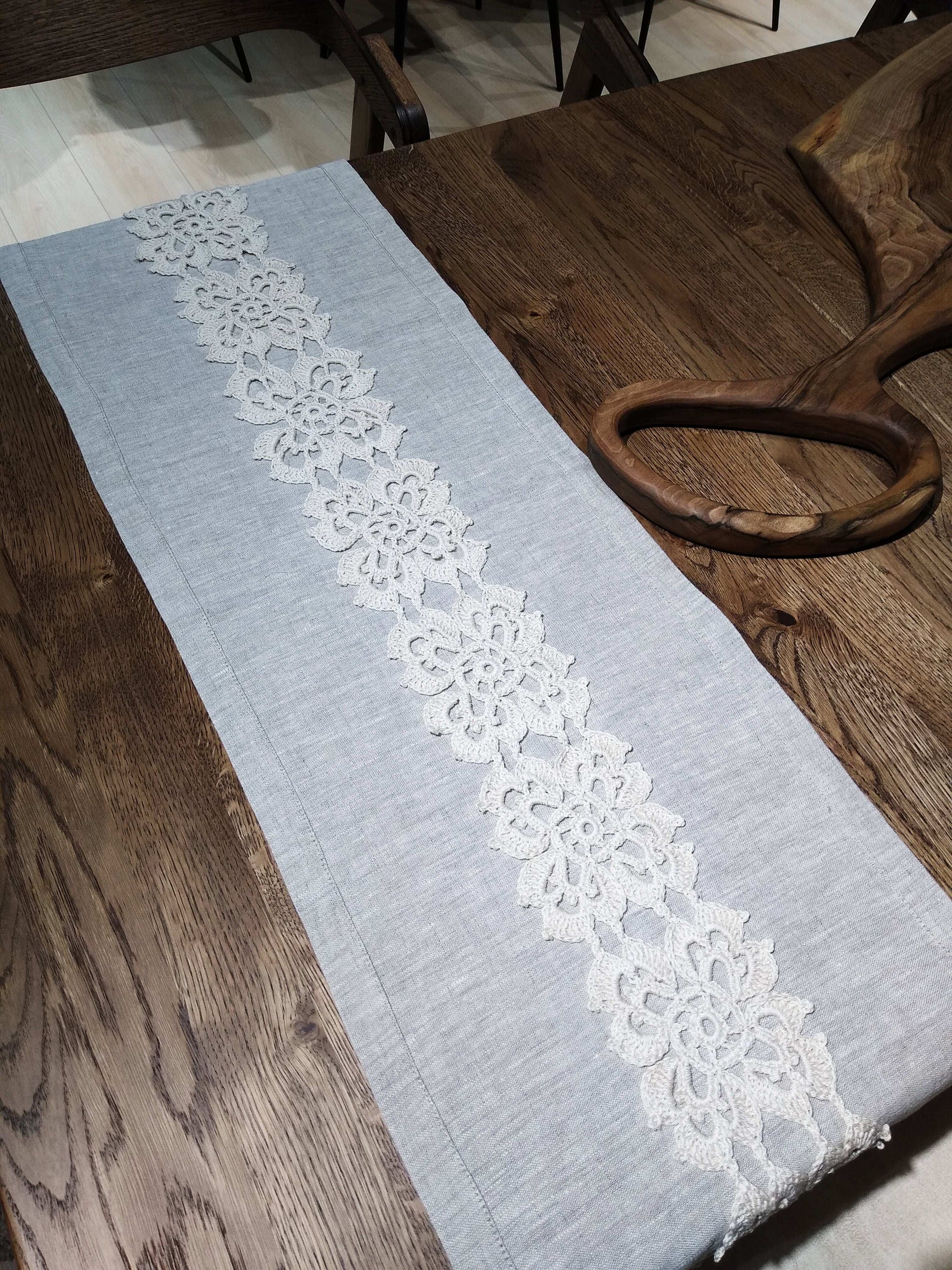 ┬─┬ N°88 Linen Runner