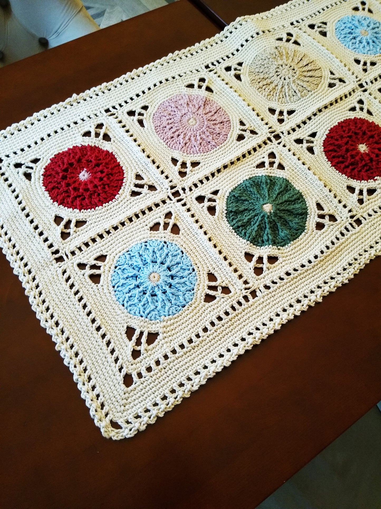 ┬─┬ N°14 Crochet Runner